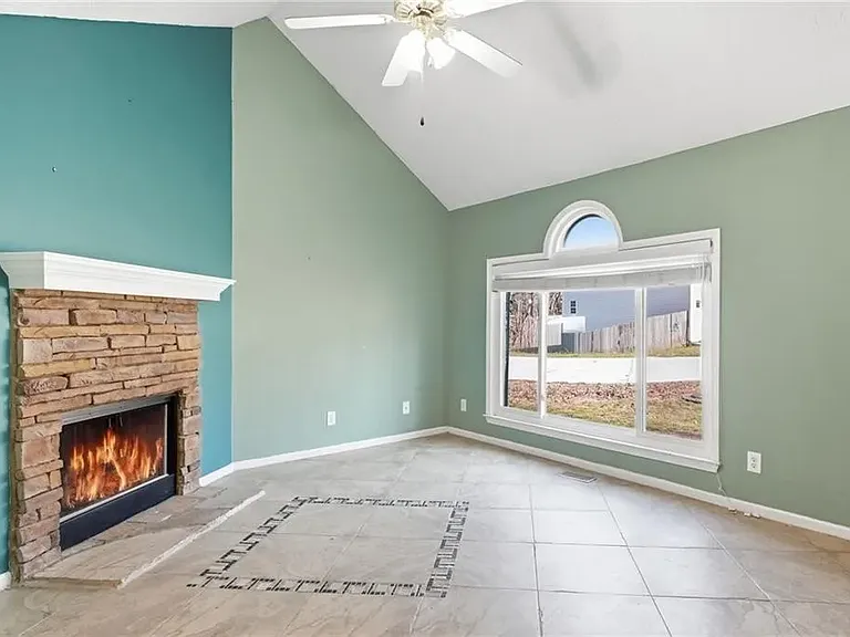 204 Hillcrest Rdg — Photo 4