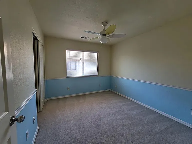 2377 Yorkshire Dr — Photo 15