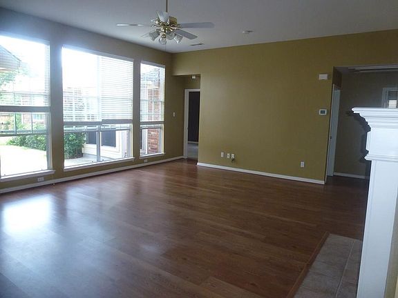 3rd image of 3909 Clifton Dr