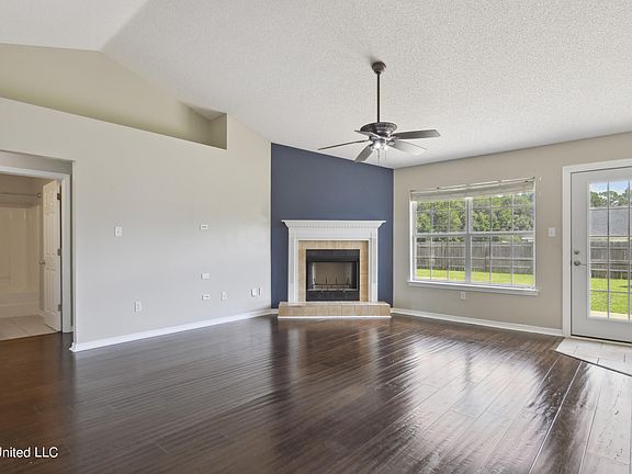 4th image of 1608 Lori Dr