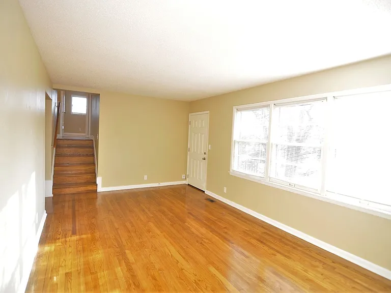 2221 Euclid Rd NW — Photo 5