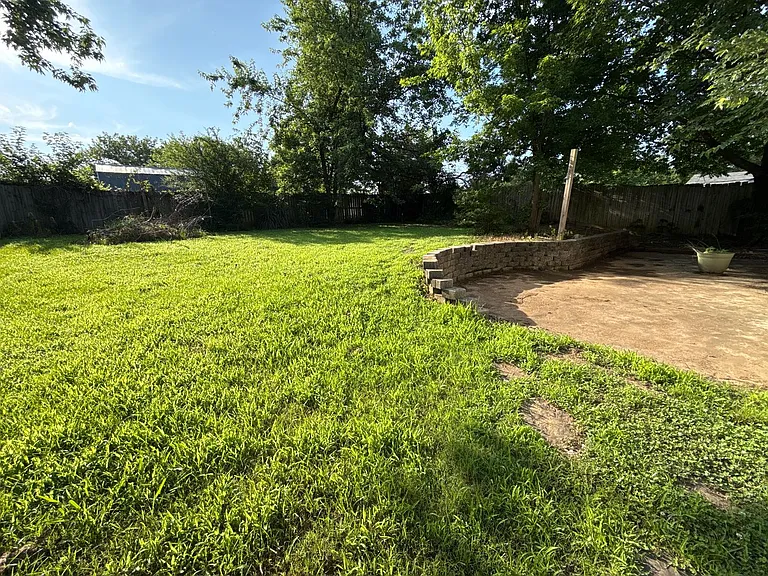 1916 Timber Oaks Ln — Photo 15