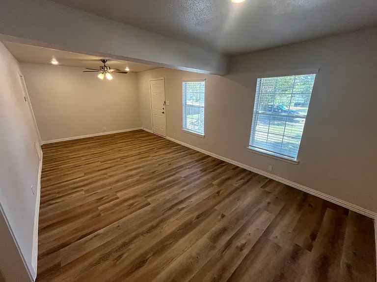 10638 Newcombe Dr — Photo 5