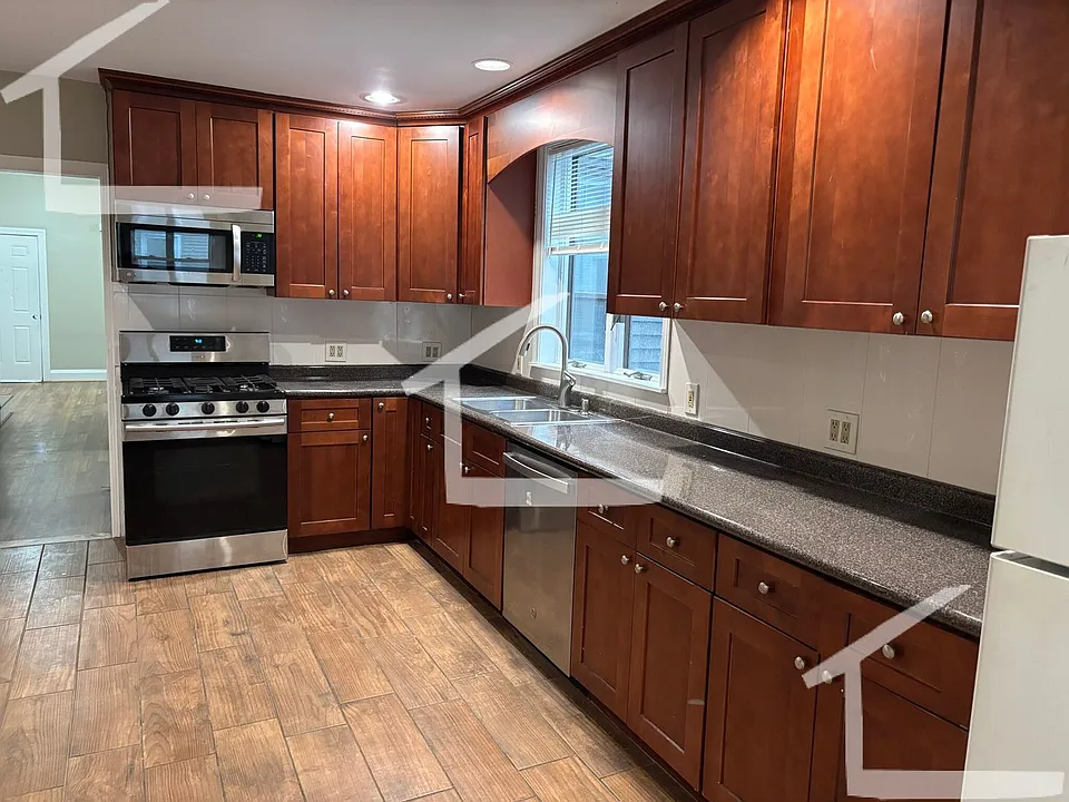 24 Armington St #1