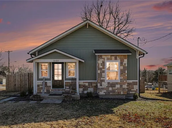 1101 Pacific Ave, Osawatomie, KS 66064
