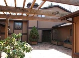 17657 Walnut Trl #B-8, Chagrin Falls, OH 44023