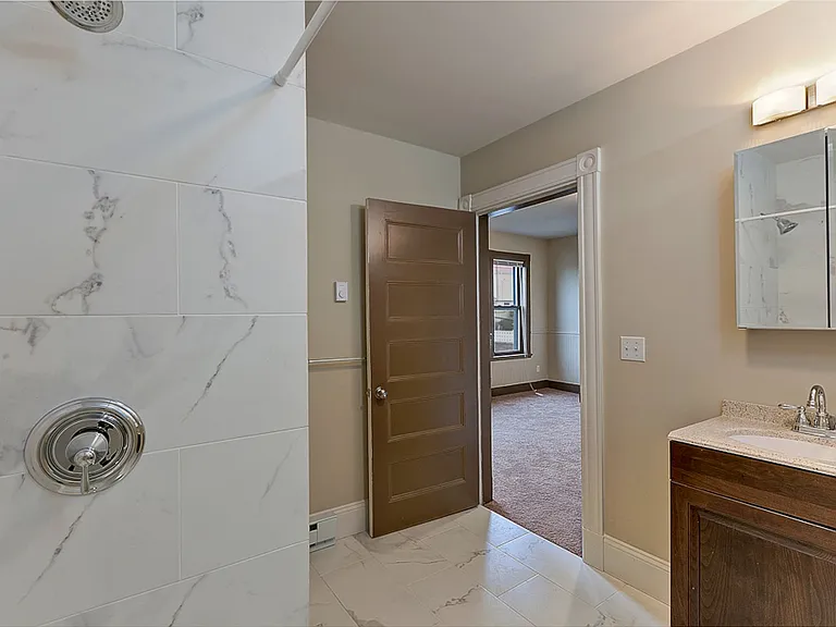 94 Gladstone St — Photo 1