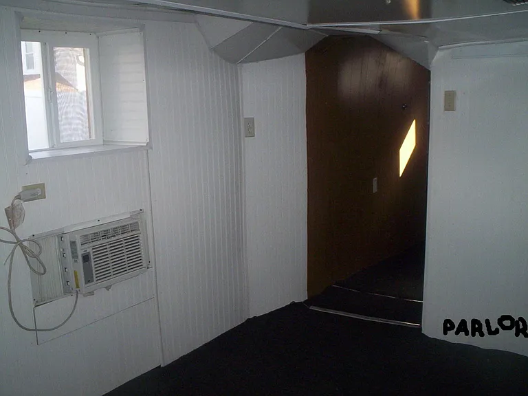 241 E Union St — Photo 13
