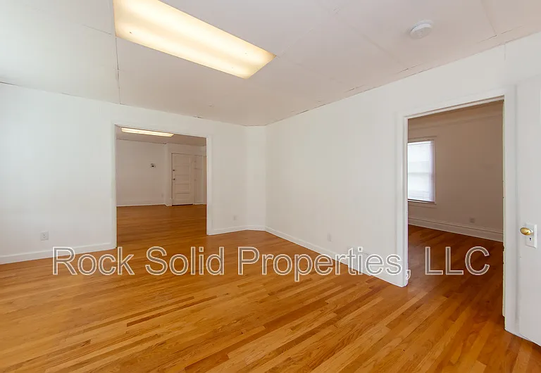 506 E 7th St #1 — Photo 10