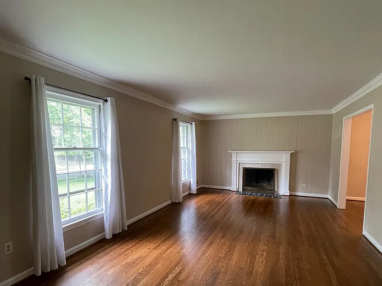 8824 Fircrest Pl — Photo 3