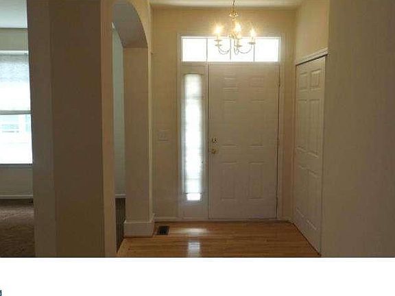 3rd image of 1004 Malvern Ct #86