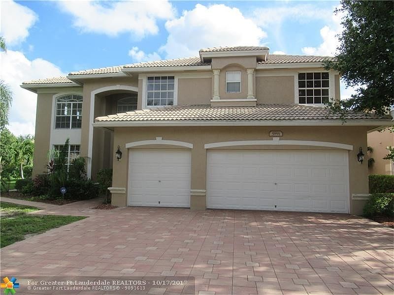 BEAUTIFUL UPGRADED 5/3/3 HOME. LOCATED ON LARGE,  PREMIUM,  WATERFRONT LOT