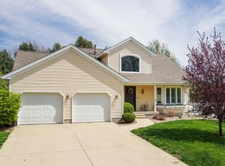 2403 Clarkson Ln, Bloomington, IL 61704