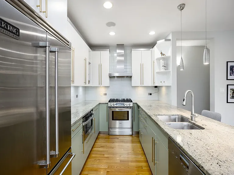 821 W Roscoe St #1 — Photo 40