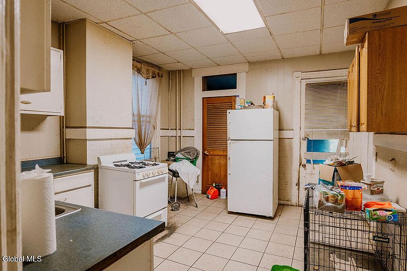 4th image of 528 1st Street