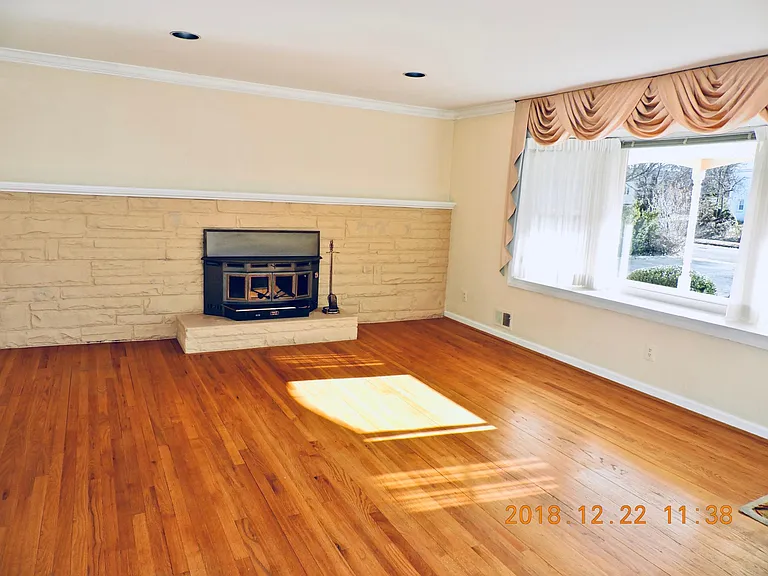 7018 Westbury Rd — Photo 2