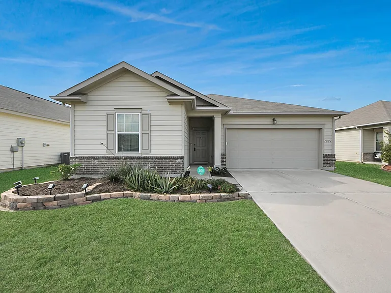 1024 Banyon Tree Ln — Photo 32