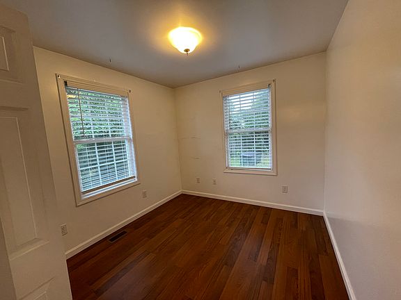 5th image of 2203 Yaupon Dr