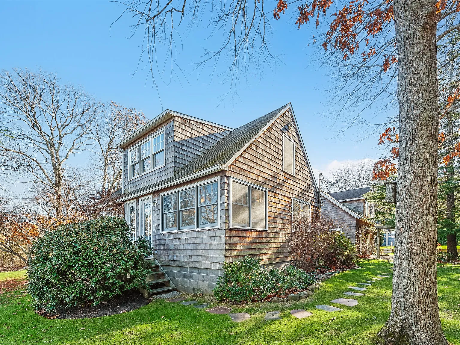Sag Harbor Waterfront Retreat — Photo 2