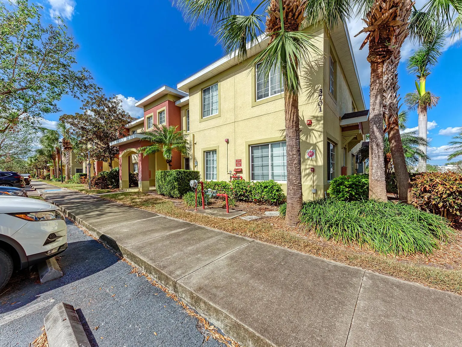 2 bed, 2.5 bath, 1429 sqft, $1,800 — Photo 3