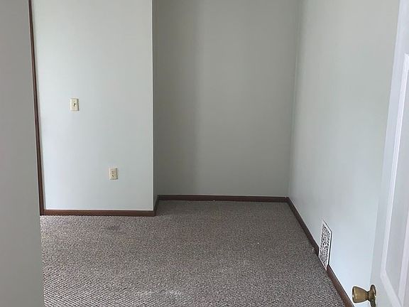 5th image of 352 Walnut St