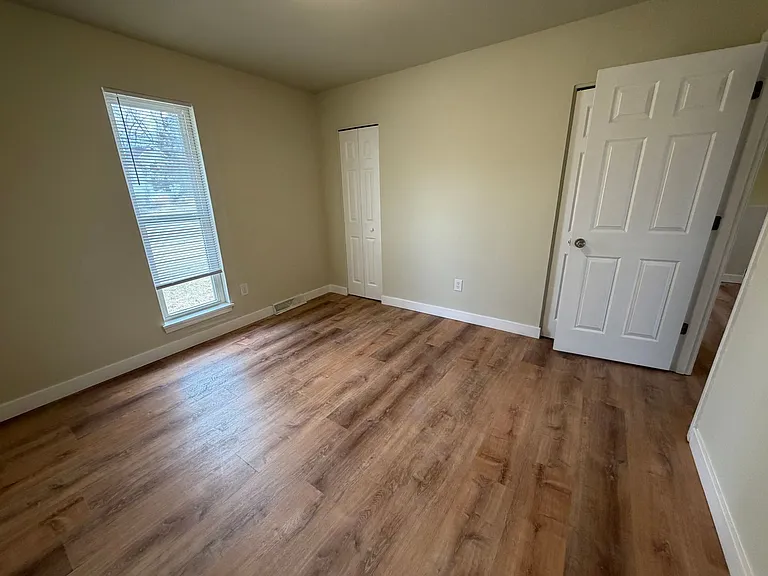 205 N West Blvd — Photo 25