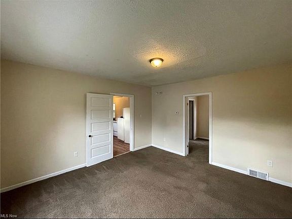 4th image of 1374 E 115th St #2