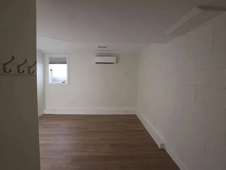 1534 N Woodburn Ave — Photo 10