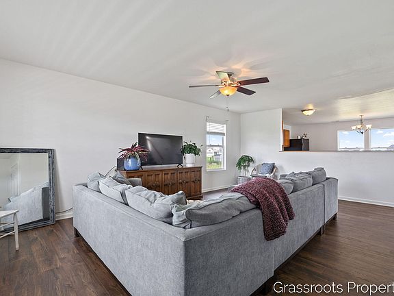 4th image of 2051 Waler Dr