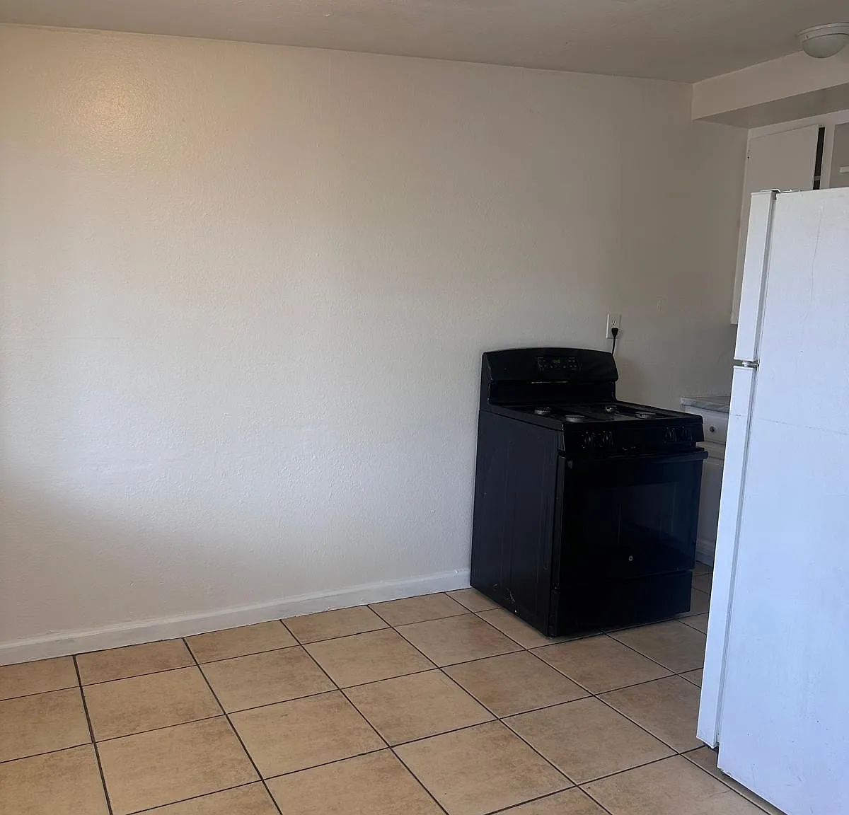 2 bed, 950 sqft, $1,200 — Photo 4