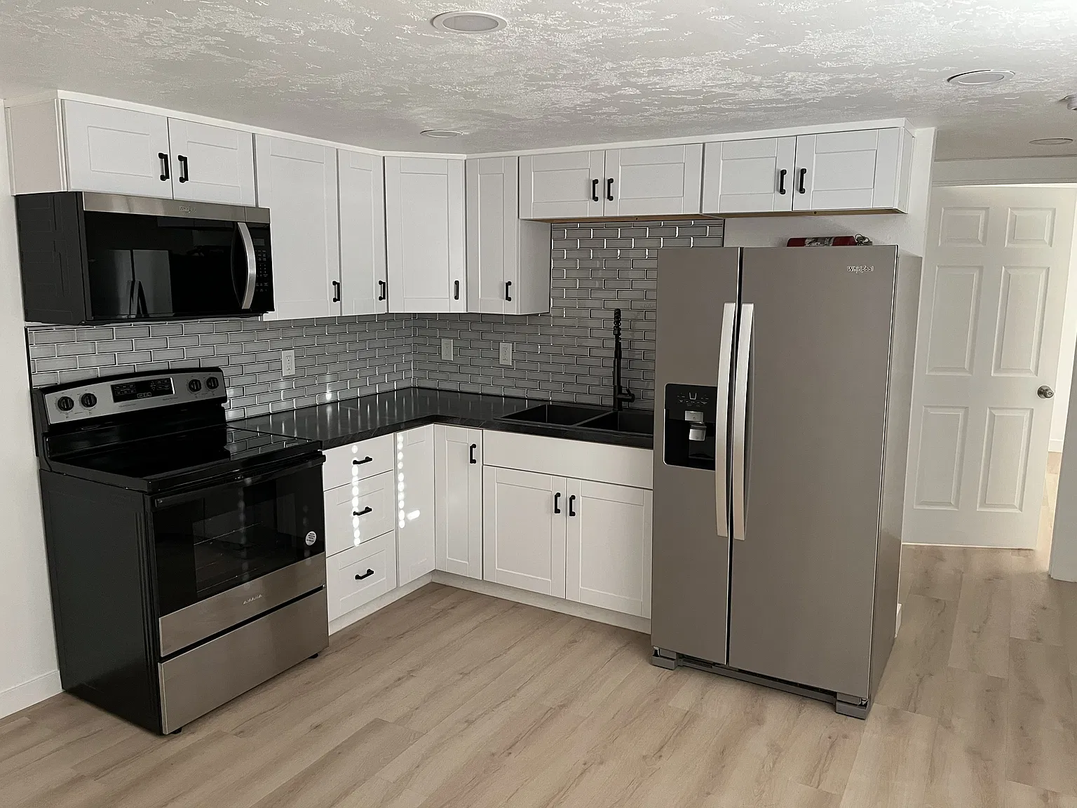 2 bed, 900 sqft, $1,400 — Photo 3