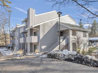 1321 Prospect Village Ln APT D, Ballwin, MO 63021