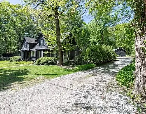 83 Woodchester Dr — Photo 15