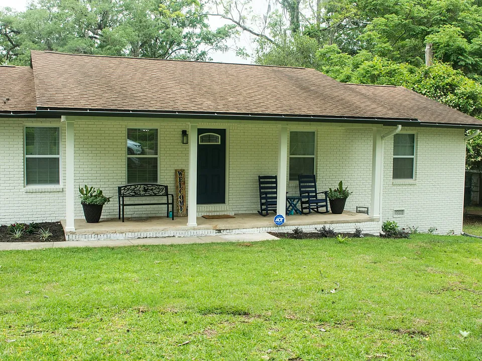 1120 Pinecrest Dr