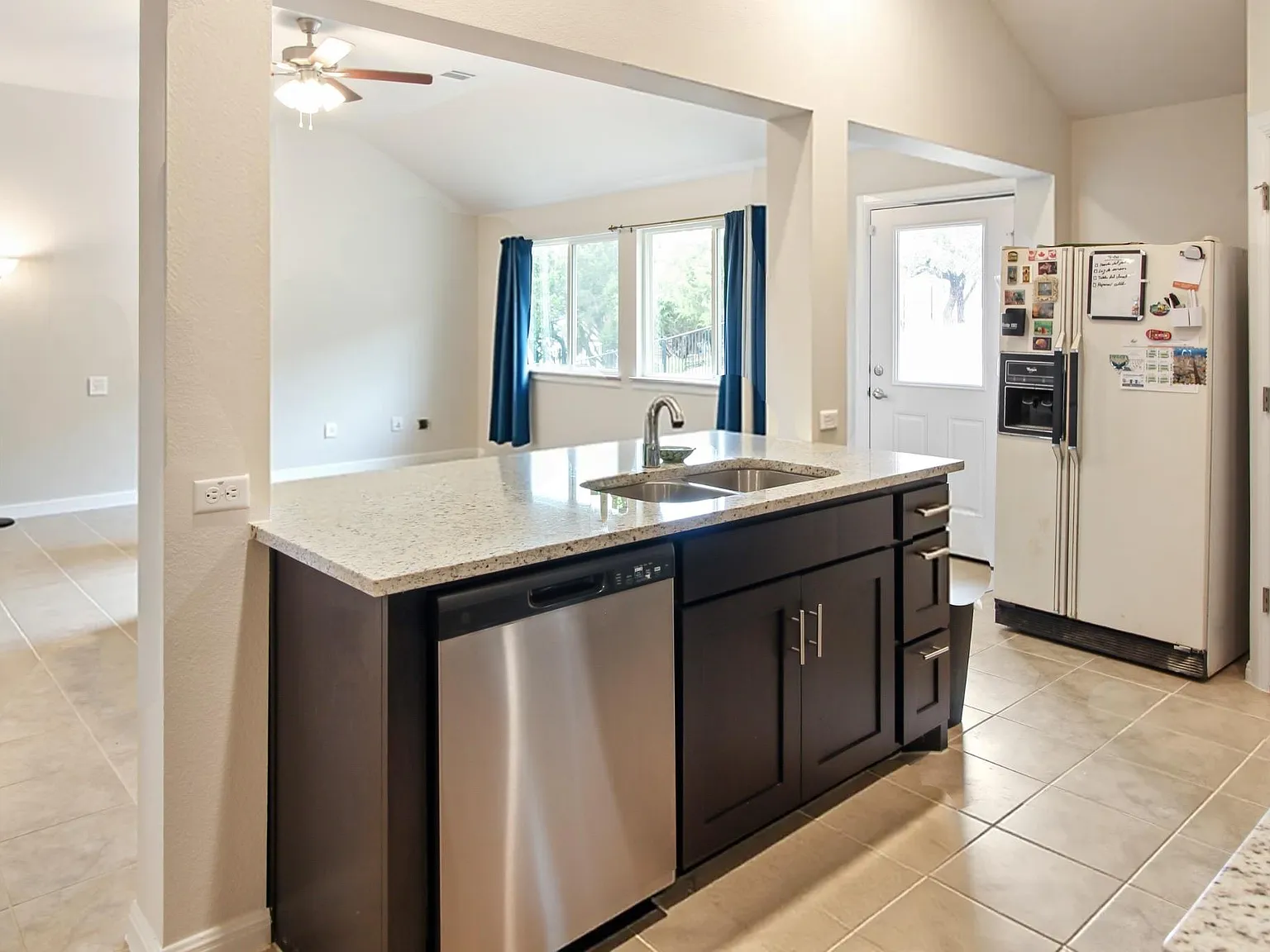4 bed, 2.0 bath, 1674 sqft, $2,100 — Photo 4