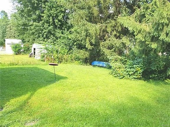 3rd image of 13 Canterbury Ln