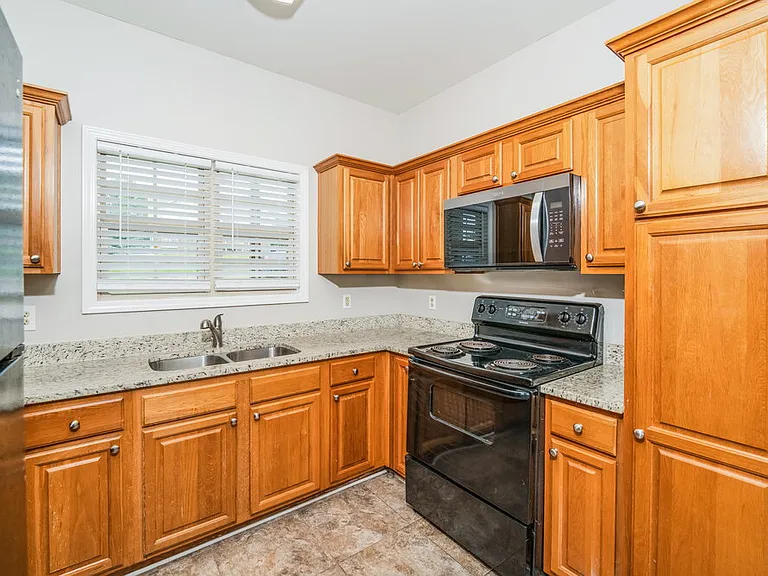 310 Hidden Ridge Dr — Photo 9