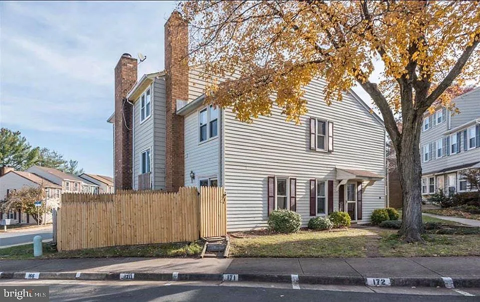 2 bed, 884 sqft, $2,250 — Photo 2