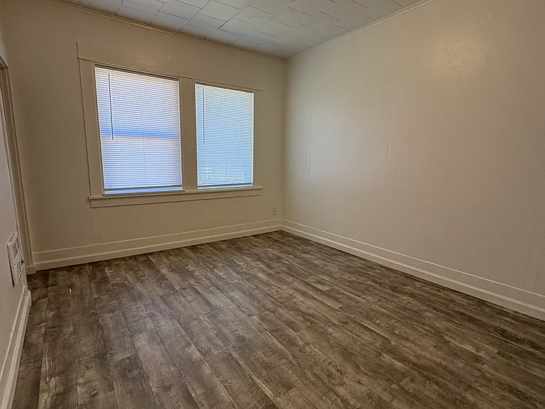 1009 Oregon St — Photo 7