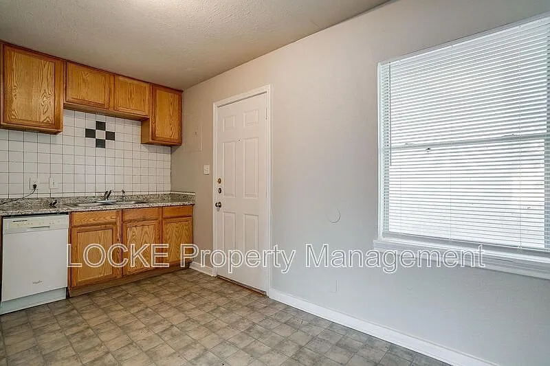 2 bed, 1.0 bath, 1059 sqft, $995 — Photo 1