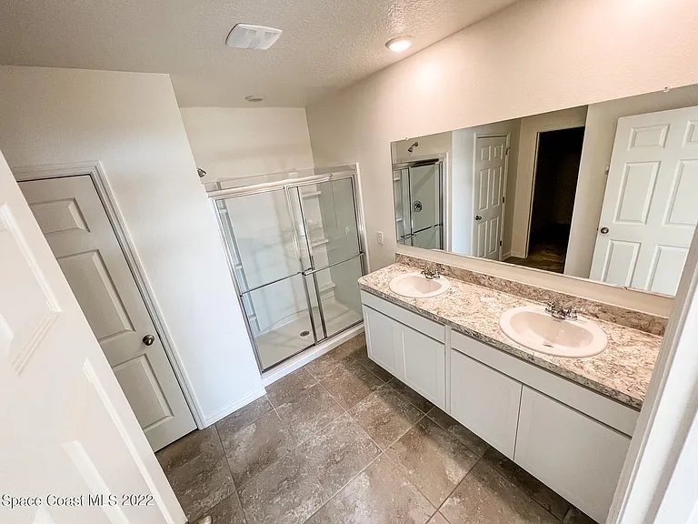 3722 Coachman Ln SE — Photo 5