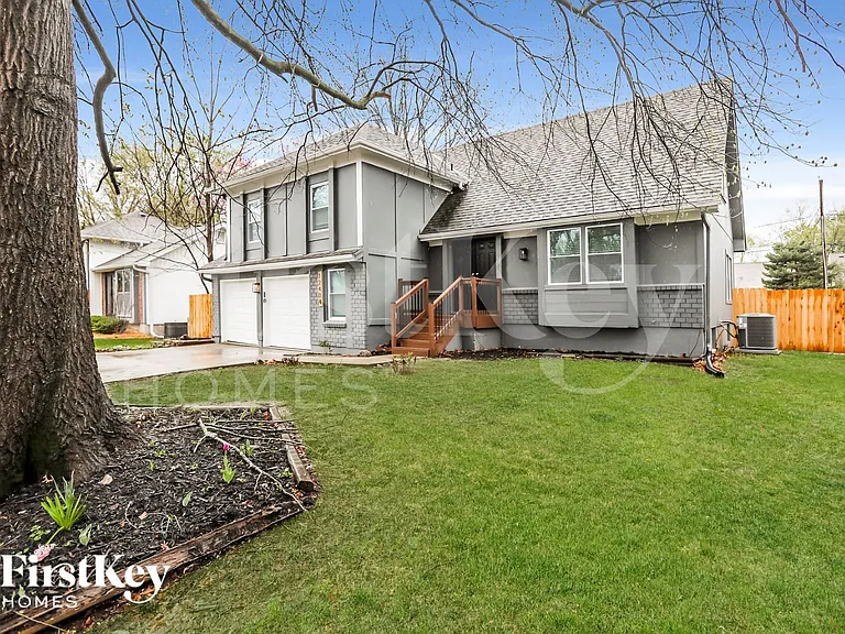 12404 W 100th St — Photo 2