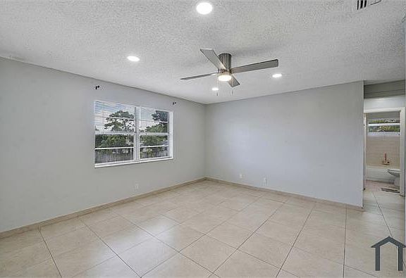 3rd image of 395 SW 15th St APT 20