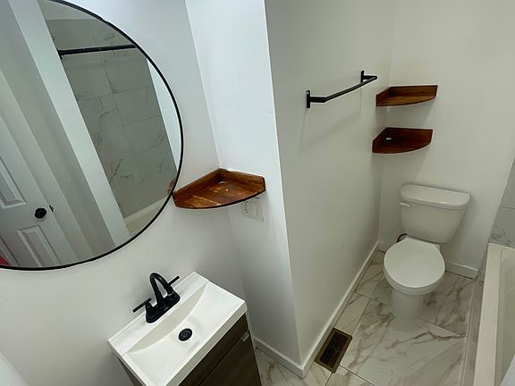 5th image of 352 S 10th St #1L