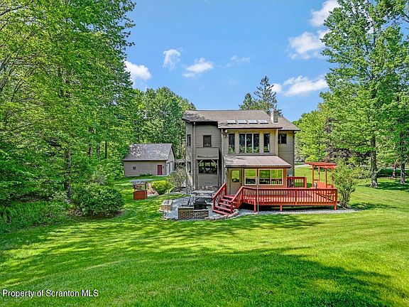 3rd image of 22 Hidden Brook Dr