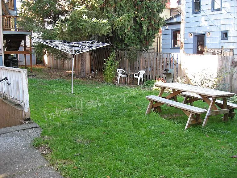 2257 NW Hoyt St #10 — Photo 6