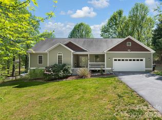 37 Crimson Ln, Hendersonville, NC 28792