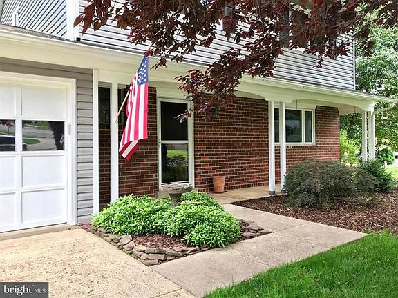 4th image of 4919 Wycliff Ln