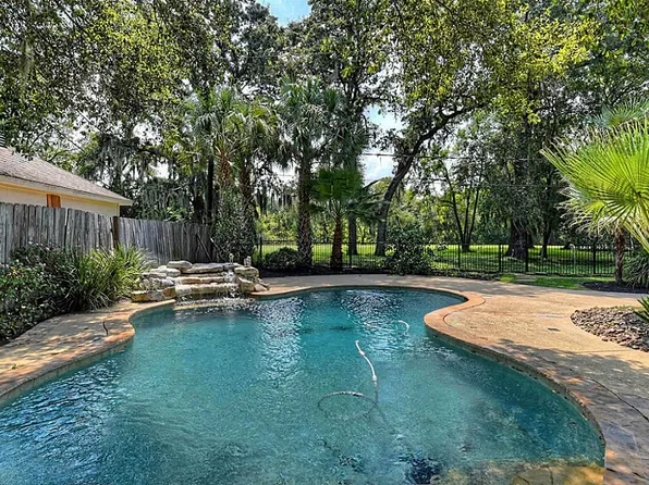 14811 Bramblewood Dr, Houston, TX 77079