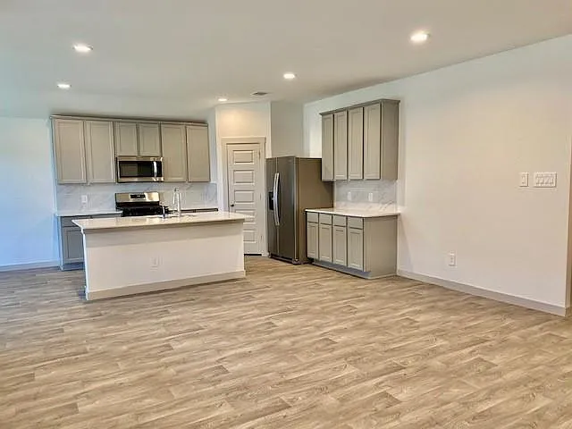 7023 Sunbreeze Ln — Photo 4